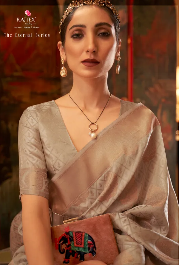 Grey_Grey_Woven_Kanjivaram_Banarasi_Jacquard__Saree_With_Unstitched_Blouse