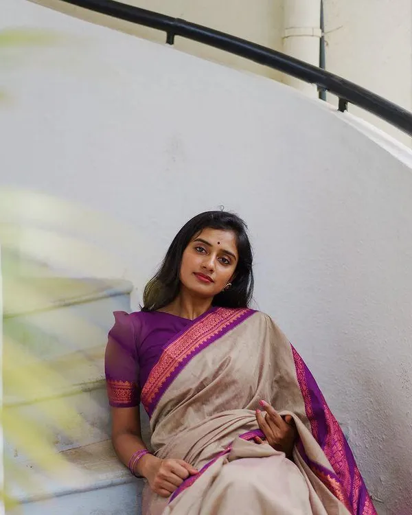 Cream_Wine_Woven_Kanjivaram_Soft_Silk__Saree_With_Unstitched_Blouse