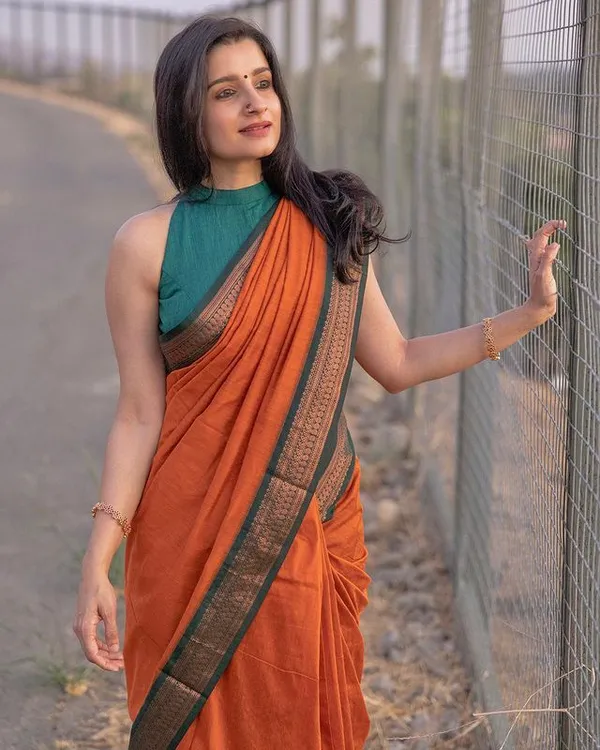 Fanta_Green_Woven_Kanjivaram_Soft_Silk__Saree_With_Unstitched_Blouse