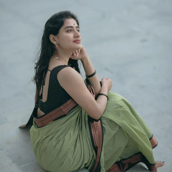 Pissta_Green_Woven_Kanjivaram_Soft_Silk__Saree_With_Unstitched_Blouse
