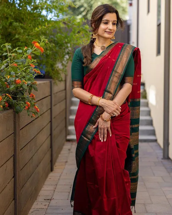 Red_Green_Woven_Kanjivaram_Soft_Silk__Saree_With_Unstitched_Blouse
