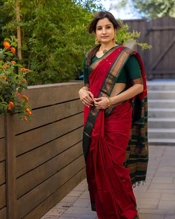 Red_Green_Woven_Kanjivaram_Soft_Silk__Saree_With_Unstitched_Blouse