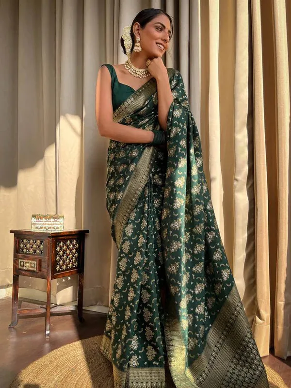 Green_Woven_Banarasi_Soft_Silk__Saree_With_Unstitched_Blouse
