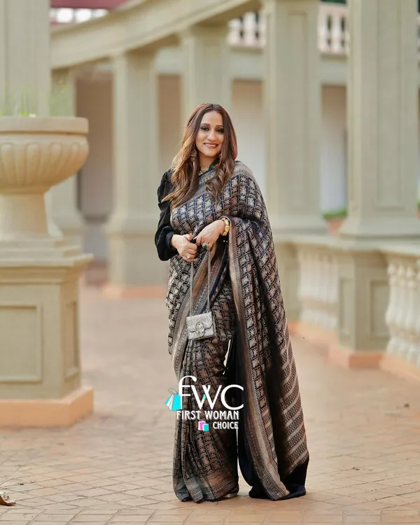 Black_Woven_Jacquard_Soft_Silk__Saree_With_Unstitched_Blouse