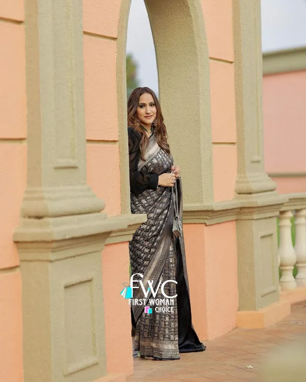 Black_Woven_Jacquard_Soft_Silk__Saree_With_Unstitched_Blouse