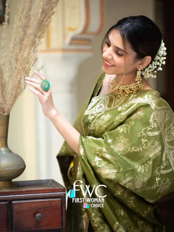 Mehendi__Woven_Jacquard__Saree_With_Unstitched_Blouse