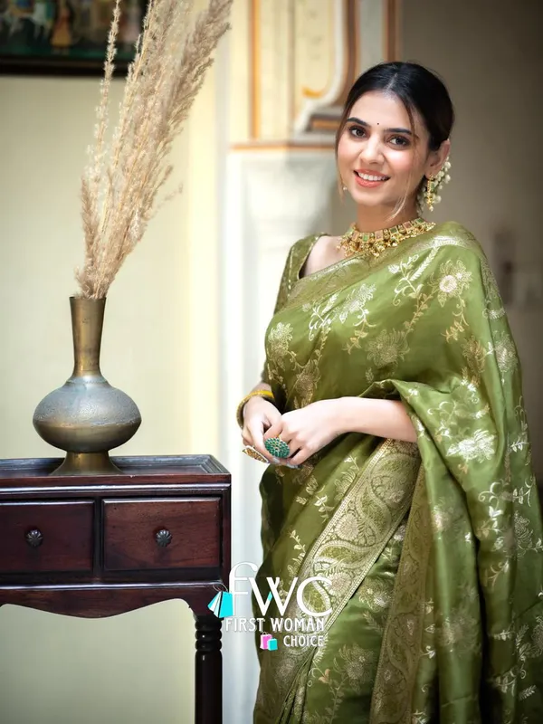 Mehendi__Woven_Jacquard__Saree_With_Unstitched_Blouse