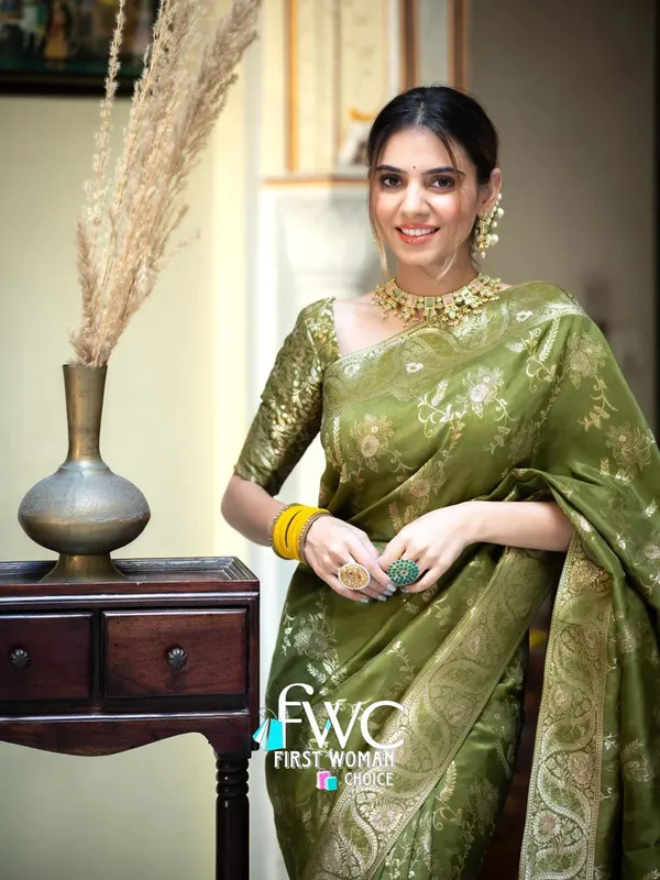 Mehendi__Woven_Jacquard__Saree_With_Unstitched_Blouse