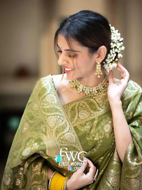 Mehendi__Woven_Jacquard__Saree_With_Unstitched_Blouse