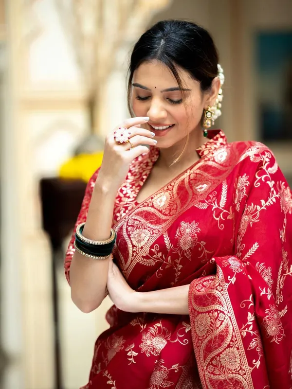 Red__Woven_Jacquard__Saree_With_Unstitched_Blouse