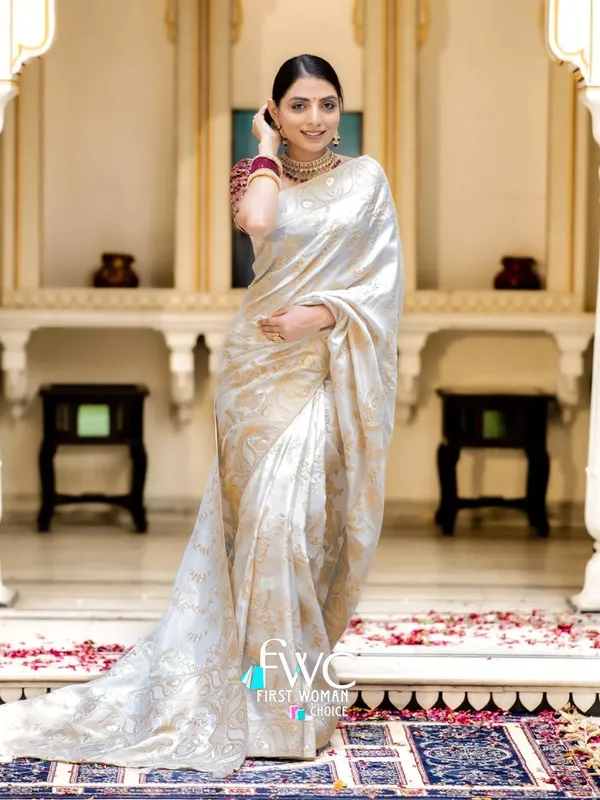 White__Woven_Jacquard__Saree_With_Unstitched_Blouse