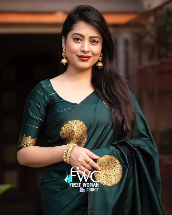 Green__Woven_Jacquard__Saree_With_Unstitched_Blouse
