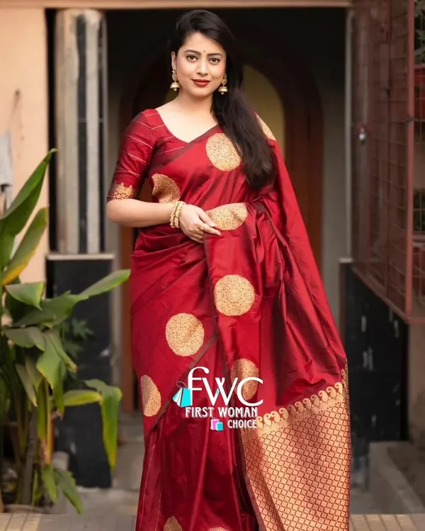 Red__Woven_Jacquard__Saree_With_Unstitched_Blouse