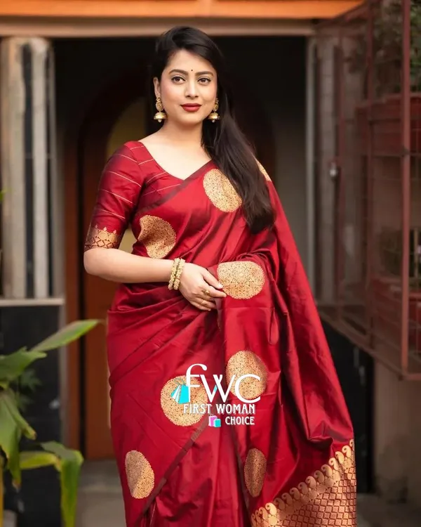 Red__Woven_Jacquard__Saree_With_Unstitched_Blouse