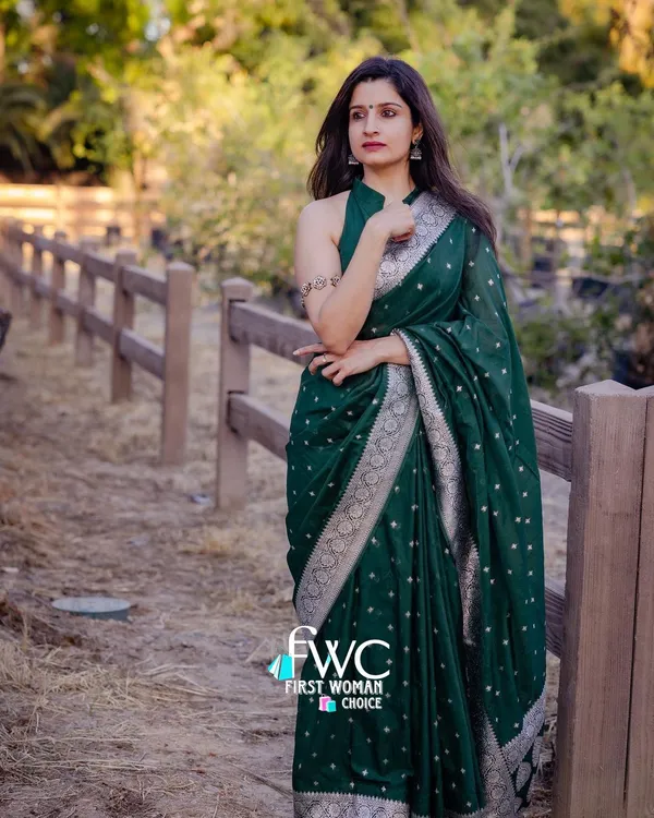 Green__Woven_Banarasi_Jacquard__Saree_With_Unstitched_Blouse
