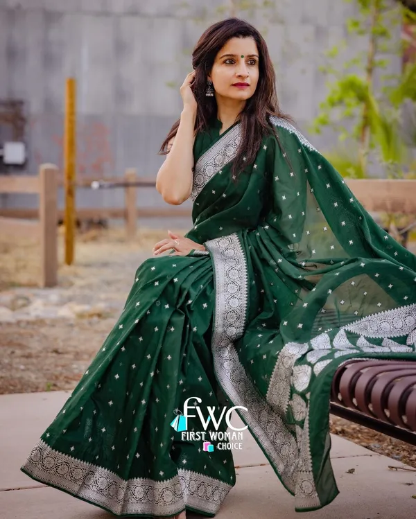 Green__Woven_Banarasi_Jacquard__Saree_With_Unstitched_Blouse