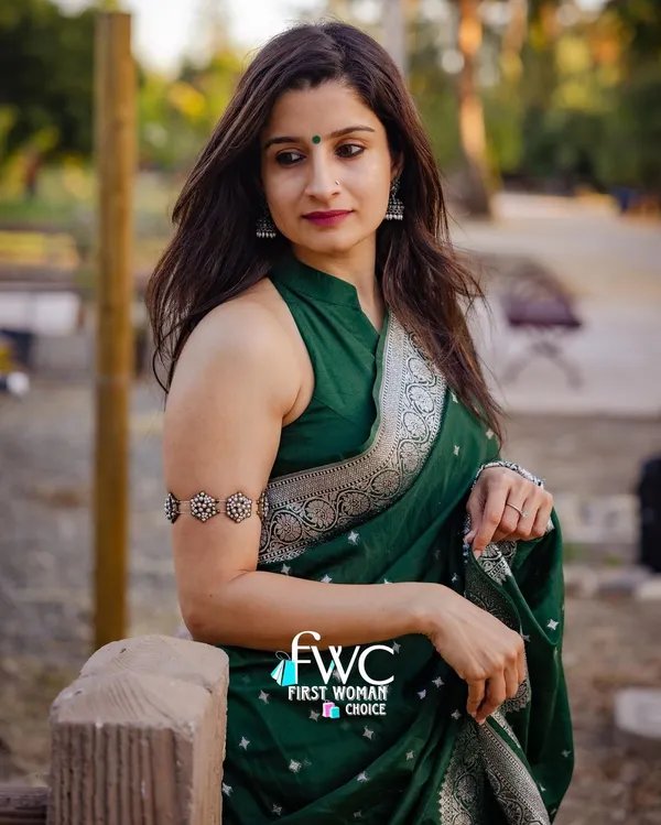 Green__Woven_Banarasi_Jacquard__Saree_With_Unstitched_Blouse