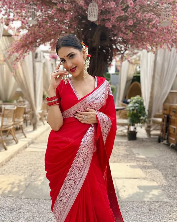 Red__Woven_Jacquard__Saree_With_Unstitched_Blouse