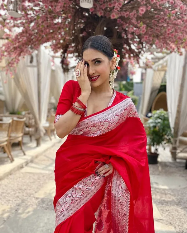 Red__Woven_Jacquard__Saree_With_Unstitched_Blouse