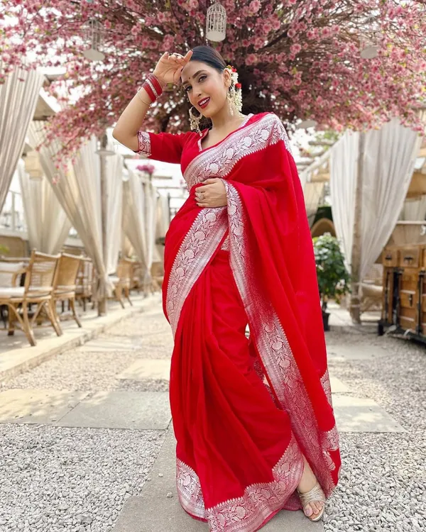 Red__Woven_Jacquard__Saree_With_Unstitched_Blouse