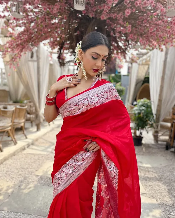 Red__Woven_Jacquard__Saree_With_Unstitched_Blouse