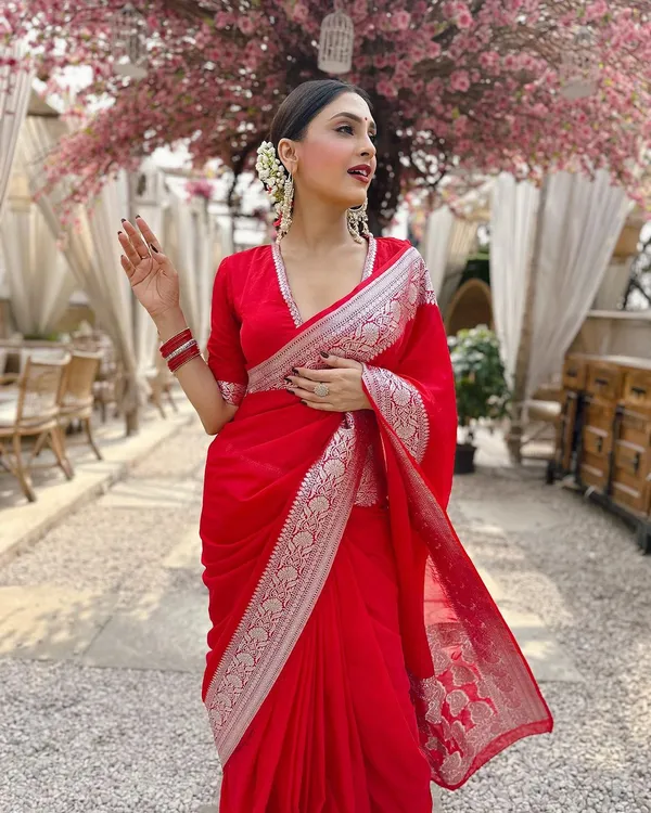 Red__Woven_Jacquard__Saree_With_Unstitched_Blouse