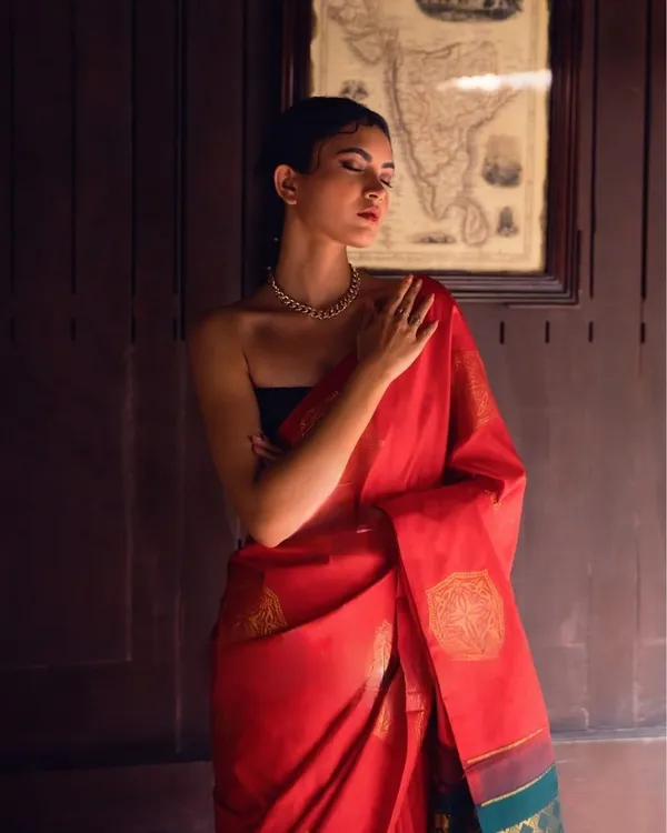 Red__Woven_Jacquard__Saree_With_Unstitched_Blouse
