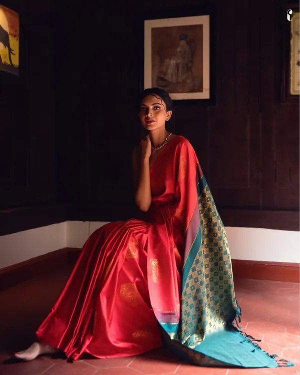 Red__Woven_Jacquard__Saree_With_Unstitched_Blouse