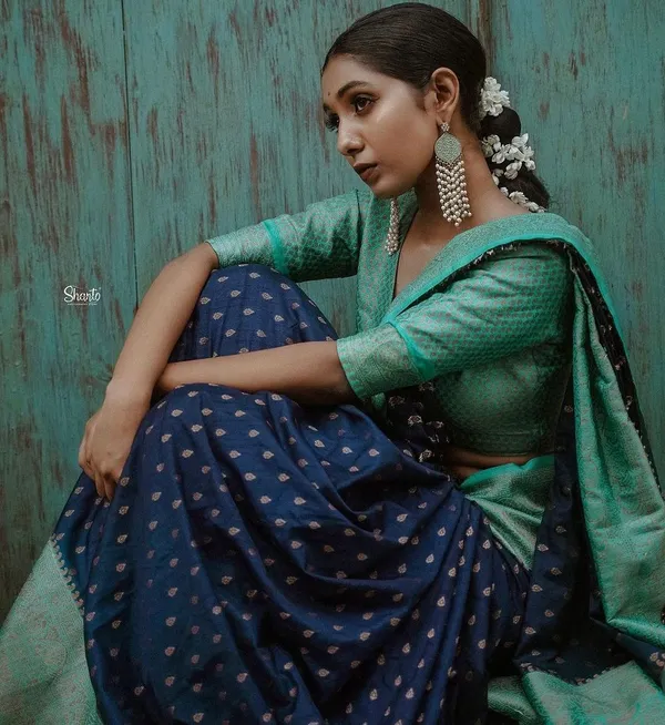 Blue__Woven_Banarasi_Jacquard__Saree_With_Unstitched_Blouse
