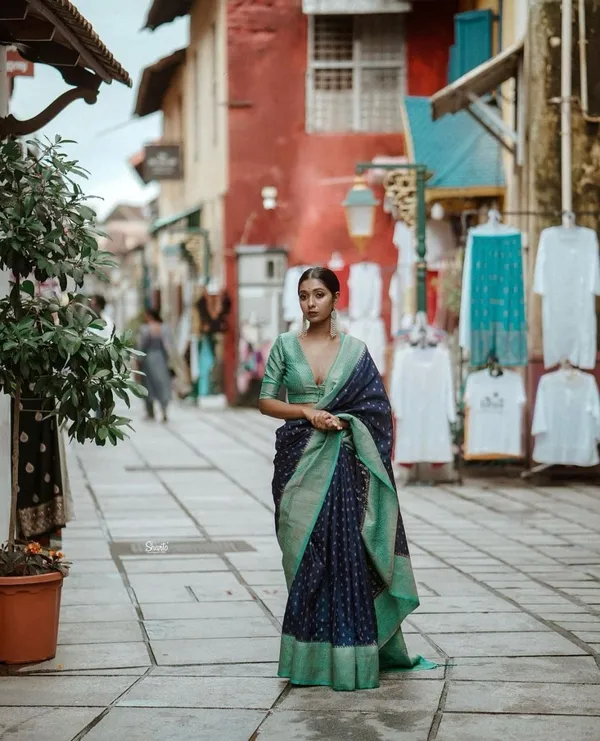 Blue__Woven_Banarasi_Jacquard__Saree_With_Unstitched_Blouse