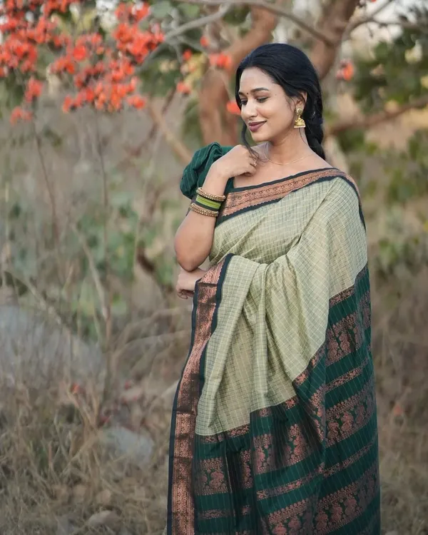 C_Green__Woven_Jacquard__Saree_With_Unstitched_Blouse