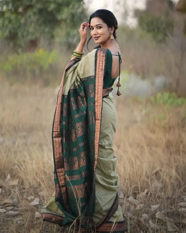 C_Green__Woven_Jacquard__Saree_With_Unstitched_Blouse