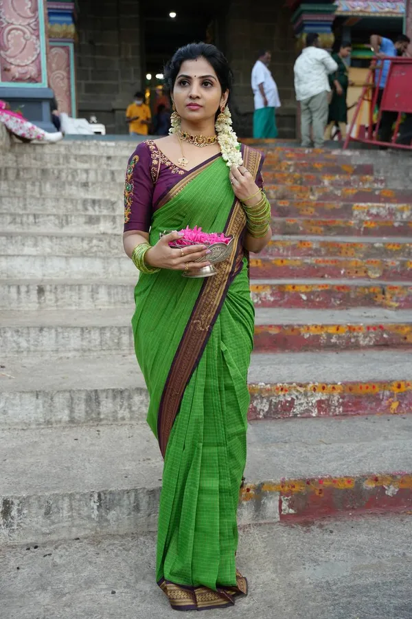 Parrot_Green__Woven_Banarasi_Jacquard__Saree_With_Unstitched_Blouse