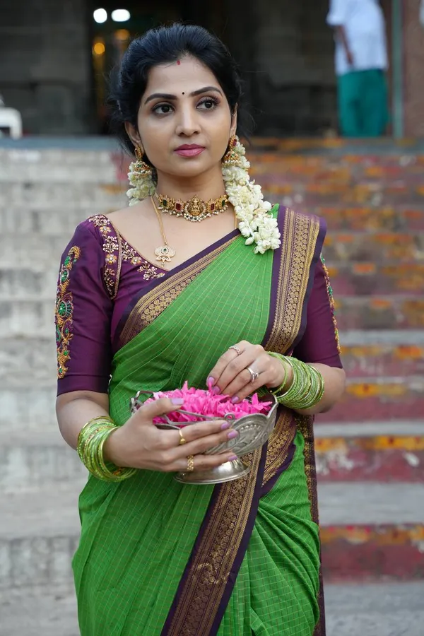 Parrot_Green__Woven_Banarasi_Jacquard__Saree_With_Unstitched_Blouse