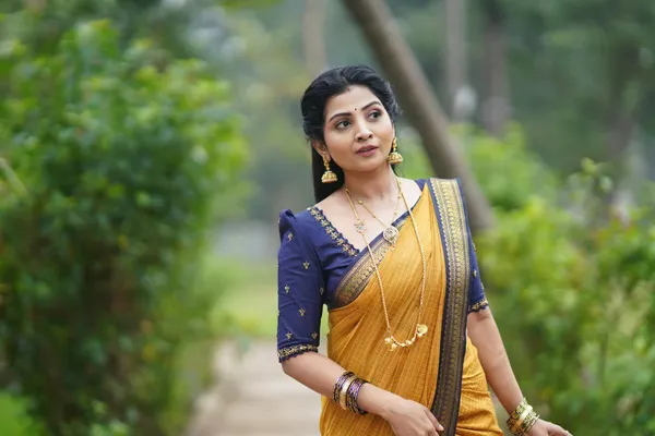 Yellow__Woven_Banarasi_Jacquard__Saree_With_Unstitched_Blouse