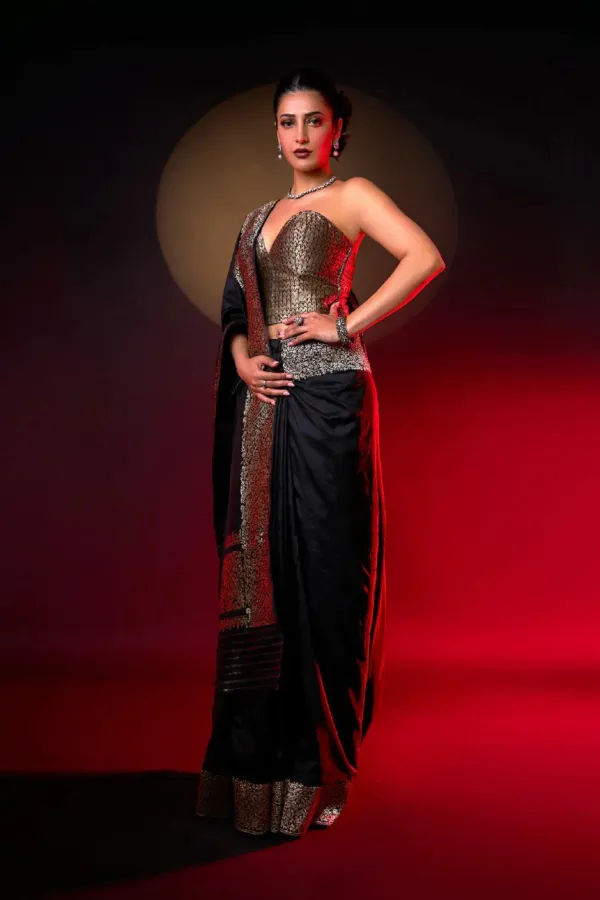 Black__Woven_Kanjivaram__Saree_With_Unstitched_Blouse