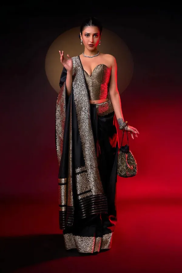Black__Woven_Kanjivaram__Saree_With_Unstitched_Blouse