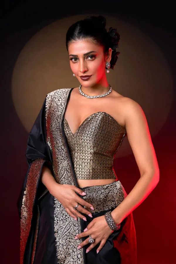 Black__Woven_Kanjivaram__Saree_With_Unstitched_Blouse