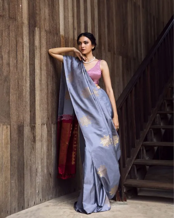 Grey__Woven_Kanjivaram__Saree_With_Unstitched_Blouse