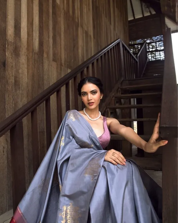 Grey__Woven_Kanjivaram__Saree_With_Unstitched_Blouse