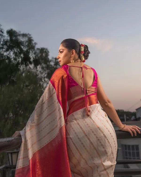 Cream/Red__Woven_Banarasi_Jacquard__Saree_With_Unstitched_Blouse