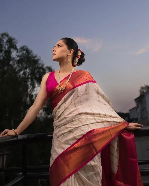 Cream/Red__Woven_Banarasi_Jacquard__Saree_With_Unstitched_Blouse