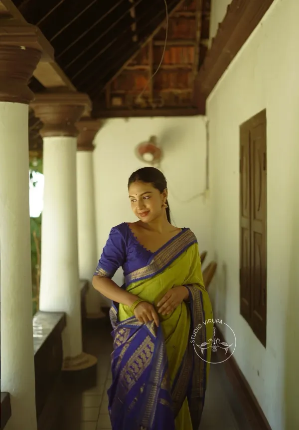 Lemon/Blue_Woven_Kanjivaram_,_Banarasi_Jacquard__Saree_With_Unstitched_Blouse