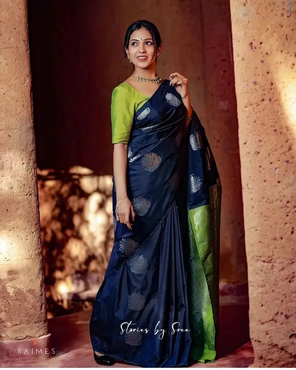 Blue__Woven_Kanjivaram__Saree_With_Unstitched_Blouse