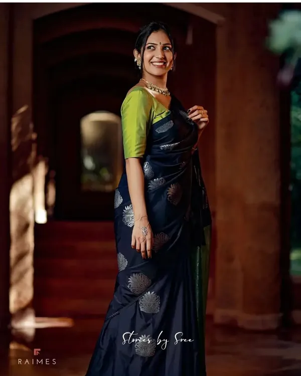Blue__Woven_Kanjivaram__Saree_With_Unstitched_Blouse