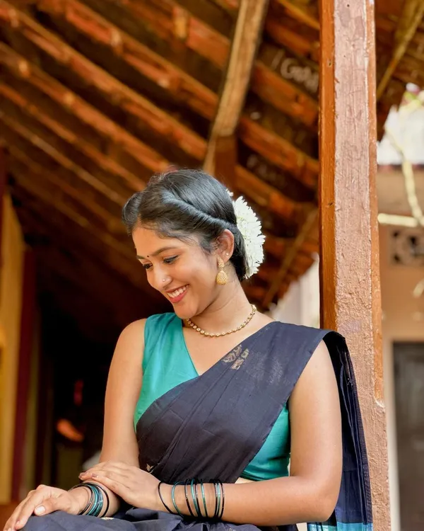 Black__Woven_Banarasi_Jacquard__Saree_With_Unstitched_Blouse