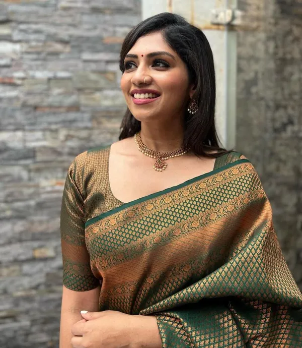 Green_Woven_Banarasi_Soft_Silk__Saree_With_Unstitched_Blouse