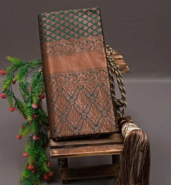 Green_Woven_Banarasi_Soft_Silk__Saree_With_Unstitched_Blouse