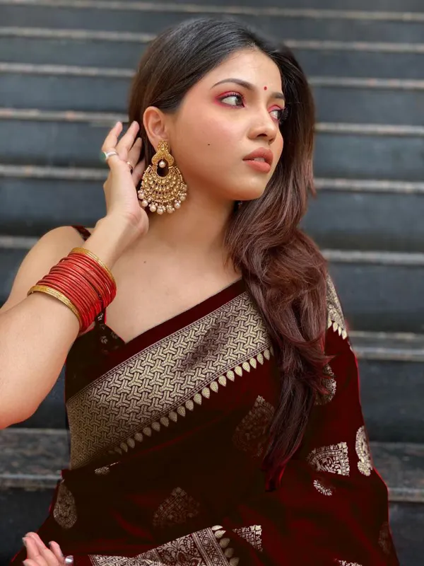 Maroon_Woven_Kanjivaram_Soft_Silk__Saree_With_Unstitched_Blouse