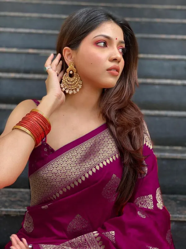 Purple_Woven_Kanjivaram_Soft_Silk__Saree_With_Unstitched_Blouse